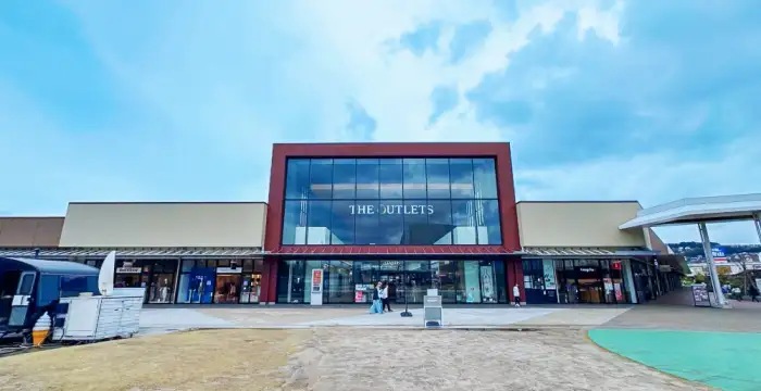 福岡の博多だけで買い物をするのはもったいない!北九州の「THE OUTLETS KITAKYUSHU」は、西日本最大級のショッピング天国で、家族連れなら一日中楽しめます。