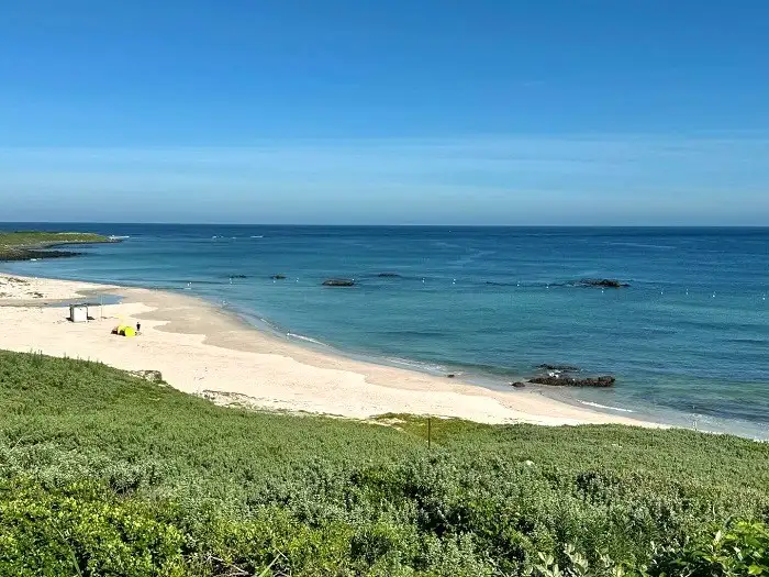 この夏、日本でウォータースポーツを楽しむならどこへ行こう？透き通った海、白い砂浜、美しい夕日、そして人里離れた無人島など、夢のようなビーチ10選をご紹介！ぜひこのリストをブックマークしてください！