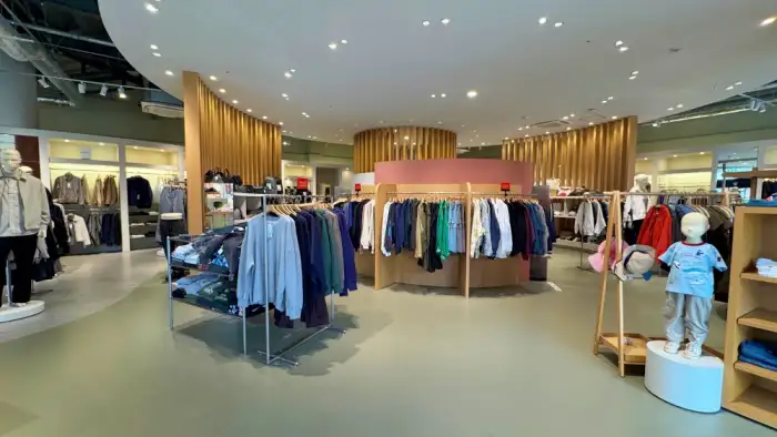 福岡の博多だけで買い物をするのはもったいない!北九州の「THE OUTLETS KITAKYUSHU」は、西日本最大級のショッピング天国で、家族連れなら一日中楽しめます。